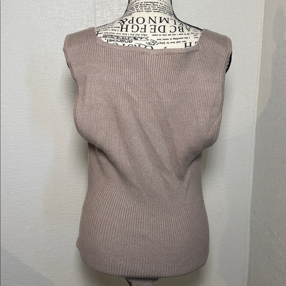 Abercrombie & Fitch Ribbed Knit Top in Beige - Picture 2 of 3